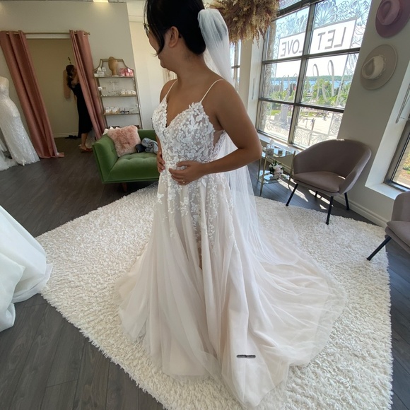 Wedding Dress - Picture 2 of 4